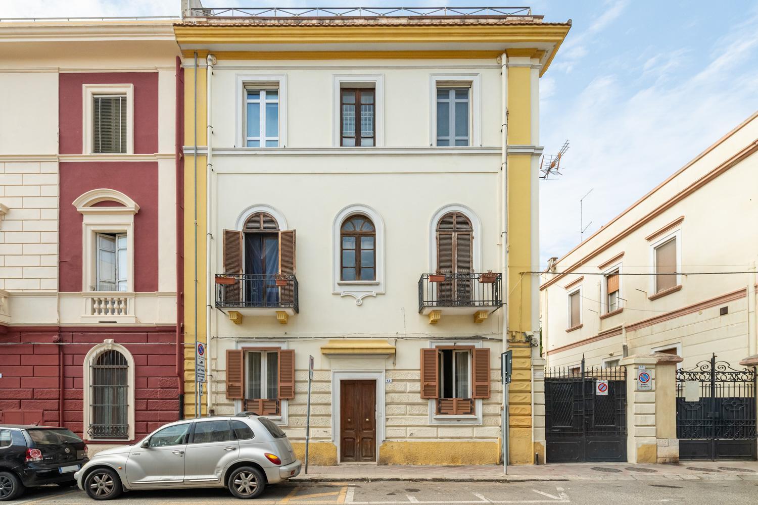 カリアリGreta House San Benedettoアパートメント エクステリア 写真